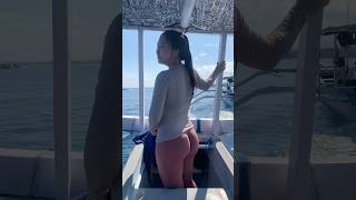 Download lagu The boat engine wouldn't start, so it was towed to another boat. mp3