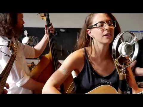 Lindsay Lou & the Flatbellys - Magic Man (live at ETL)