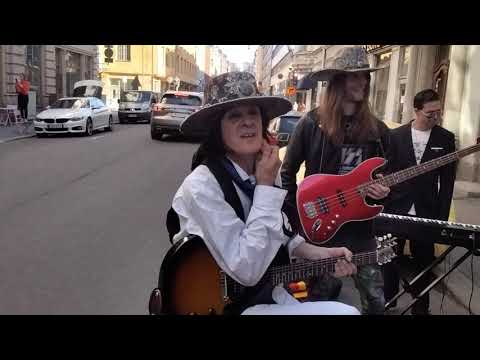 ANDY McCOY & SOFIA ZIDA "Maalatut hatut" -taidenäyttelyn avajaisten katusoitto 12.5.2021