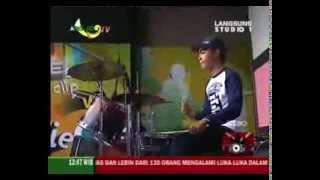 Demigodt live Jogja TV - Pressure (paramore)