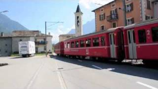 preview picture of video 'Railway crossing at Poschiavo, Switzerland'