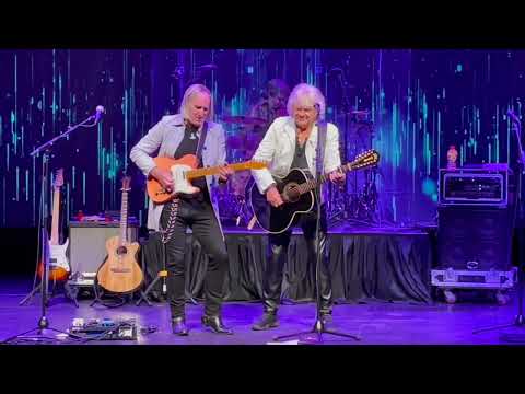 JOHN LODGE - FULL SHOW 5th ROW 4K Nashua Center For The Arts, Nashua NH 07/23/2024 ⁨#moodybluesmusic