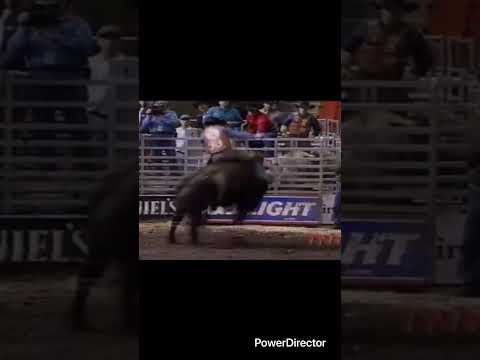 Chris Shivers rides Jiminy Cricket for 93 points #pbr #cowboys #bullriding