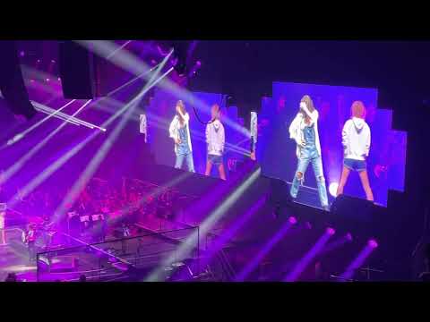 MICHAL DAVID 60 - O2 aréna - Lucie Vondráčková / Džíny