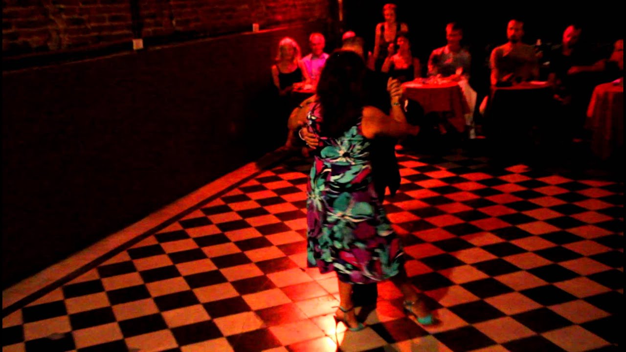 Graciela Gonzalez y Marcelo Varela baila en Codigo de Barra