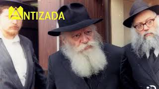 ניגון ריקוד (משל המלך בשדה) בהתוועדות עם הרבי מליובאוויטש - התמונה מוצגת ישירות מתוך אתר האינטרנט יוטיוב. זכויות היוצרים בתמונה שייכות ליוצרה. קישור קרדיט למקור התוכן נמצא בתוך דף הסרטון