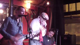 Jules Novembre plays at Baroc open mic Paris