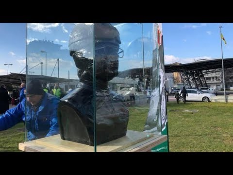 Rimini, inaugurato alla Colonnella il busto dedicato al pilota Renzo Pasolini