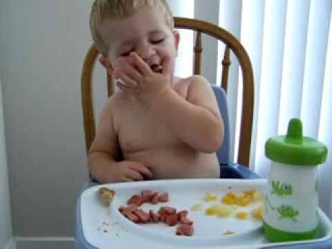 Rigolus   Vidéo sur   L enfant qui a l air saoul