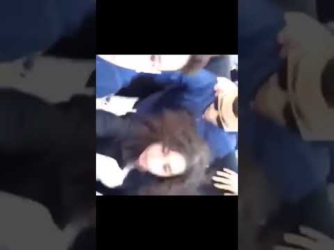 Boef vecht met fan tijdens show snapverhaal en laat dikke stack zien