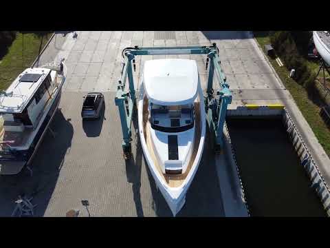 Fjord 53 XL w Marinie Przełom 🤩 17-metrowy 20-tonowy jacht motorowy 🛥️ na naszym travelifcie 🦾