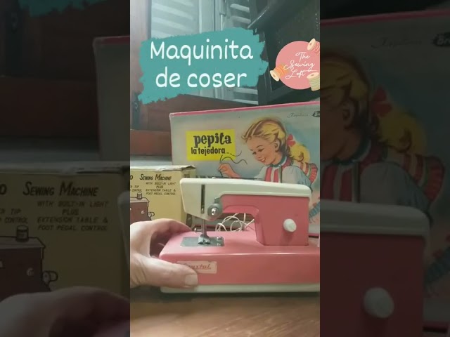 Vídeo relacionado con 2 Piezas de Juguete para Juego de imitación para niños pequeños con Plancha y máquina de Coser, Mini Juguetes para Juego de imitación, Cosas realistas con luz y Sonido para restauración de escen.