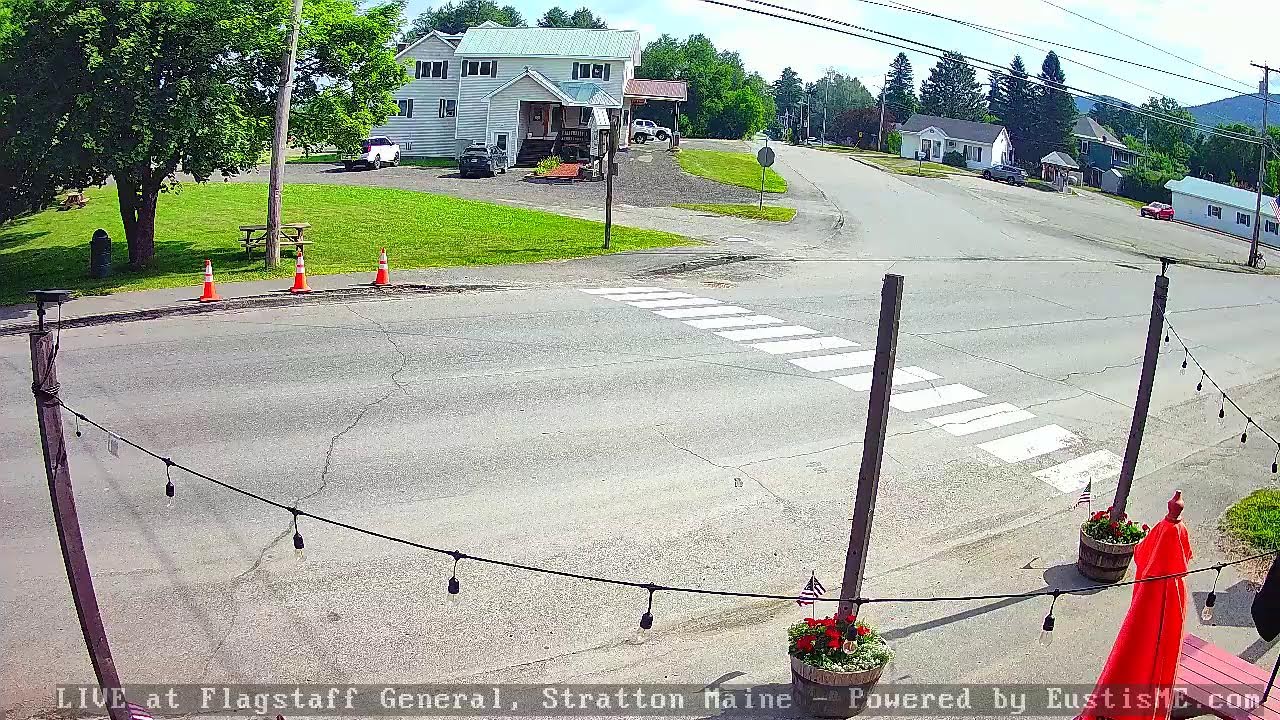 Live webcam view of Downtown Stratton Crossroads