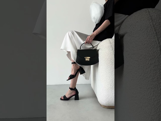 Чоботи жіночі шкіряні байка хутро 592641 Чорний Босоніжки жіночі 588677 Чорні