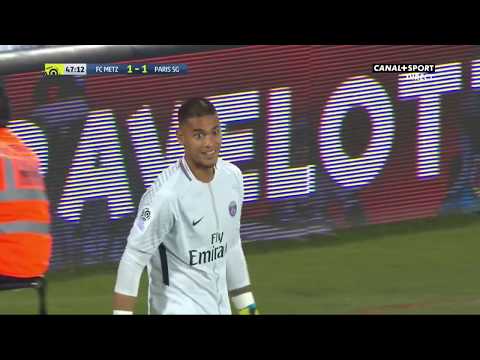 BIG FAIL Emmanuel Riviere Metz MISSES OPEN GOAL Metz PSG