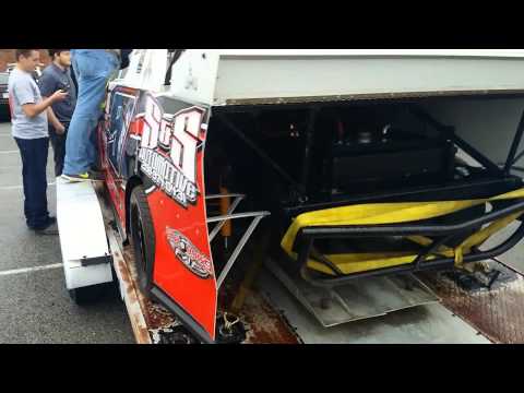 4 cylinder dirt track mustang revs to over 9000!!!