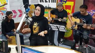 Download lagu Kau Tetap Dalam Anganku - Azie | Jom Jam Akustik | 27 September 2019 mp3
