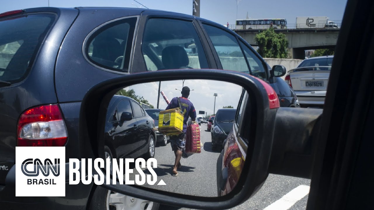 Informalidade volta a crescer e ajuda a derrubar renda no país, aponta IBGE | CNN PRIME TIME