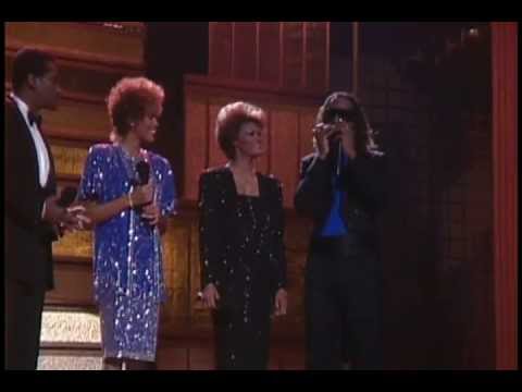Dionne Warwick, Stevie Wonder, Whitney Houston, Luther Vandross " That's What Friends Are For " .