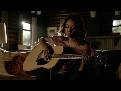 TVD 8x1 - Bonnie writes to Elena about their search for Damon and Enzo | HD