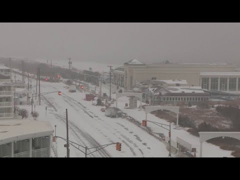Heavy snow falls in Philly, Pa. suburbs, South Jersey and Delaware