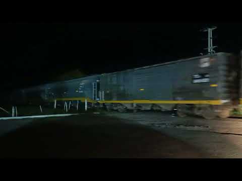 Alco (8261)+ Alco (8235) con un Tren Cargado de N.C.A a su paso por "Taboada" en plena noche 🚂🌃🇦🇷