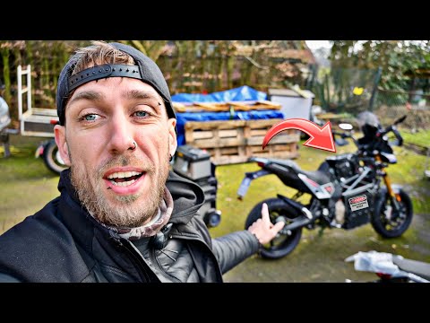 Swapping my High Voltage EV Motorcycle Battery in a Barn! (don’t do this at home) 