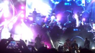 Twin Towers @live 2013 Backstreet Boys - Movin&#39; On