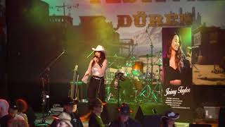 Jaimy Taylor live Pick Me Up On Your Way Down - Martina McBride