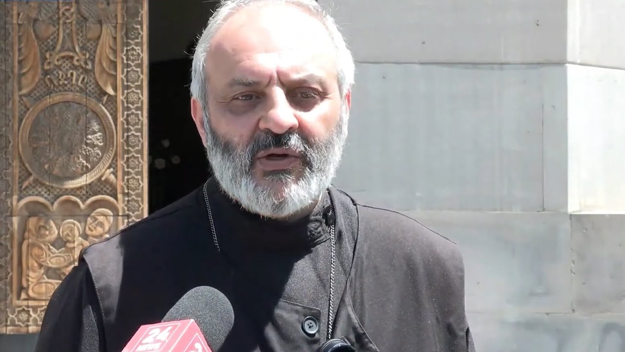 Երկիրը իրենց հորական տունը չի, որ հանձնեն ու դրա դիմաց խաղաղություն ուզեն. Բագրատ Սրբազան