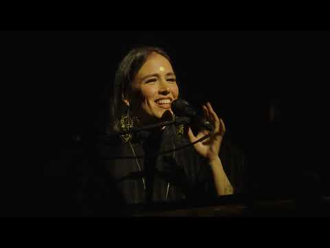 LA CHICA - LIVE AT LE CAFÉ DE LA DANSE, PARIS © La Chica