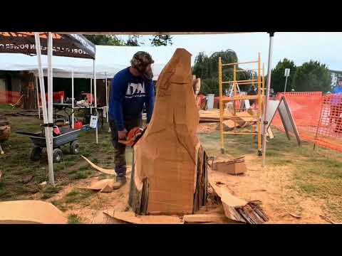 Creating a Howling Wolf: Chainsaw Carving Time-Lapse from Start to Finish