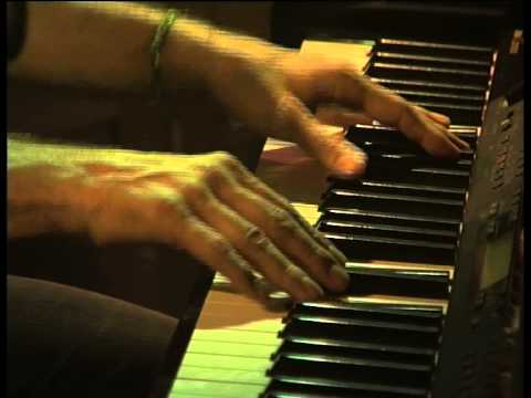 Garth Taylor performs 'If I Don’t Call' live