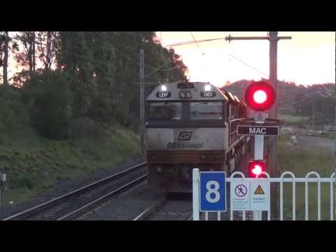 QR NATIONAL LDP002/LDP005 SLOWLY PASSIN MACAURTHUR STATION