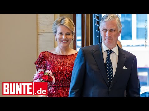 Mathilde von Belgien - In funkelnd roter Abendrobe raubt sie uns den Atem