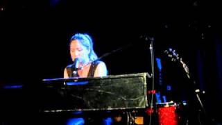 KT Tunstall - Little Favours