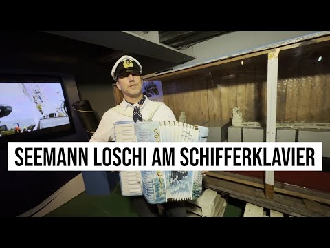 24.10.2024 Rostock Tränen kullern wenn Seemann Loschi seine Lieder singt Frachtschiff Frieden Typ IV