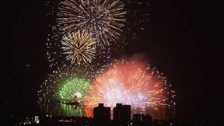 preview picture of video '諏訪湖花火 水上大スターマイン Lake Suwa Fireworks - Kiss of Fire (Shot on RED ONE )'