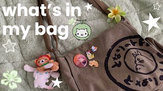 what’s in my bag 💼🍈 - daily essentials + more // collab with @nikkisauraa