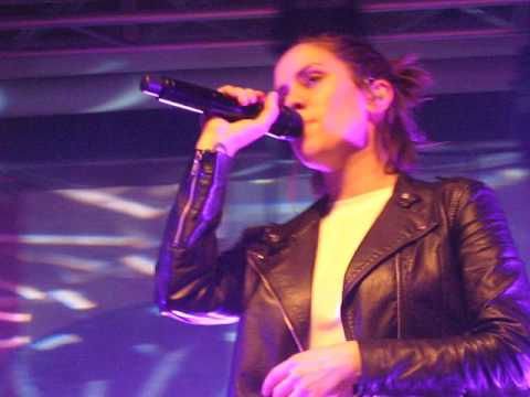 10/15 Tegan & Sara - The Audience Makes Tegan Sweat + CIO @ Nobelberget, Stockholm, Sweden 1/30/17