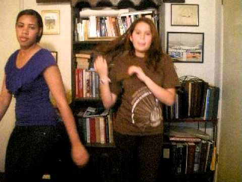 Nicole y Karla Bailando Suave Mente