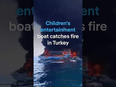 Children's entertainment boat catches fire in Turkey | DW News