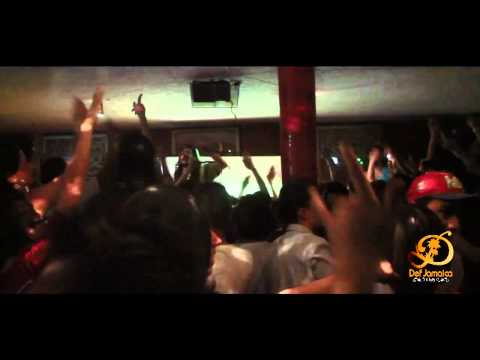 RAS JAHONNAN En SOUND SYSTEM CLICK CLACK '(DEF JAMAICA CLUB SOACHA)