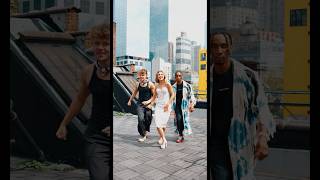 Download lagu Staying Alive New York mp3