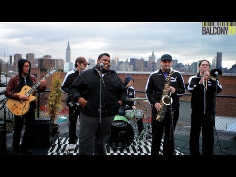 DEROBERT & THE HALF TRUTHS - I GOT BURNED (BalconyTV)