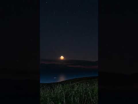 Moonset 🌙 Sunset 🌅 from West O'ahu, Hawai'i #moon #sunset #astronomy #hawaii #amazing #nature