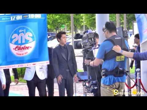 130718 INFINITE Mnet 20's choice blue carpet