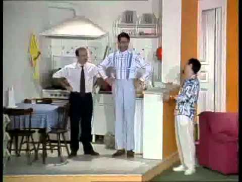 E fuori nevica V  Salemme  la funicolare, la guardia e il pizzaiolo