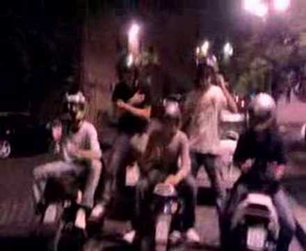 RAGAZZI CANTANO L'INNO D'ITALIA