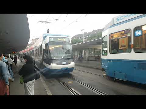 Eine VBZ Be 5/6 Cobratram bei der Einfahrt auf der Linie 11 nach Rehalp in Zürich, Bahnhofquai/HB.